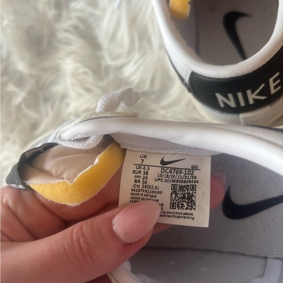 Nike Blazers, Short Sneakers - Picture 4 of 4